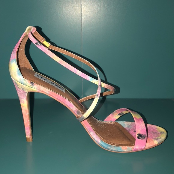STEVE MADDEN step in these Sassy strappy heels 10 - Picture 4 of 5
